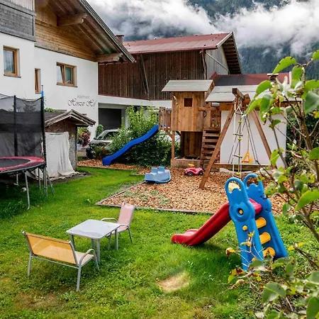 Honzarhof Apartment *